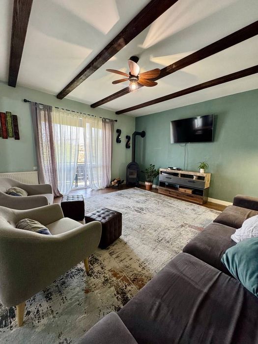 Продаж двоповерхового будинка з ремонтом та меблями