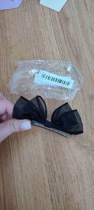 Kosmetyki, rzęsy, spinka, podkład