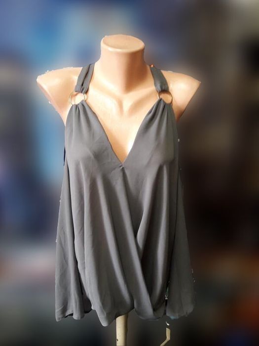 Блузка з відкритими плечима