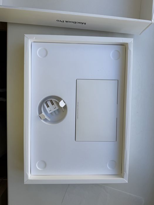 MacBook pro m1 2020 8/256