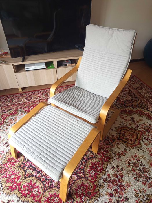 Cadeira de balanço POANG , da IKEA , com apoio para os pés opcional. Estado de novo.