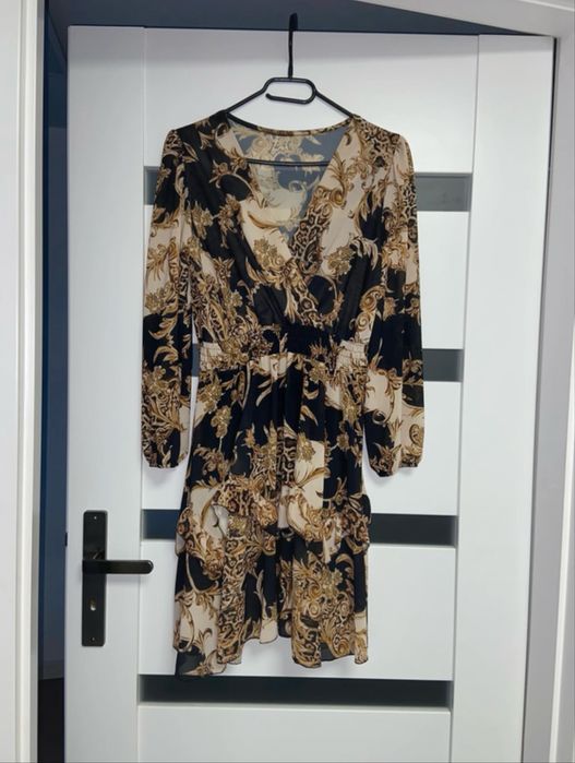 Elegancka sukienka wzory czarny złoty