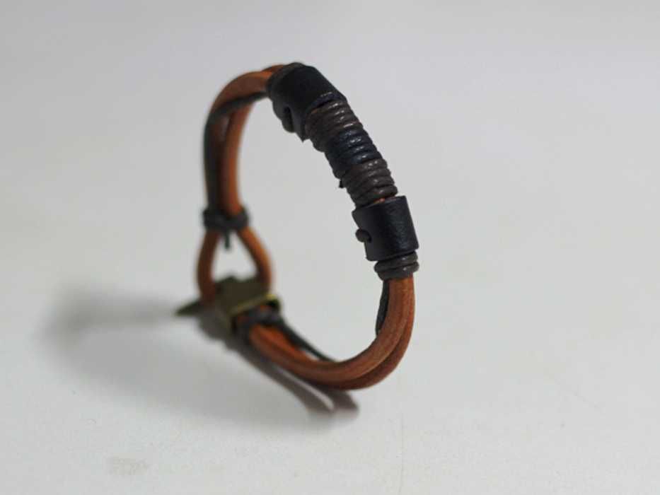 Pulseira de homem castanha com fecho de engate resistente