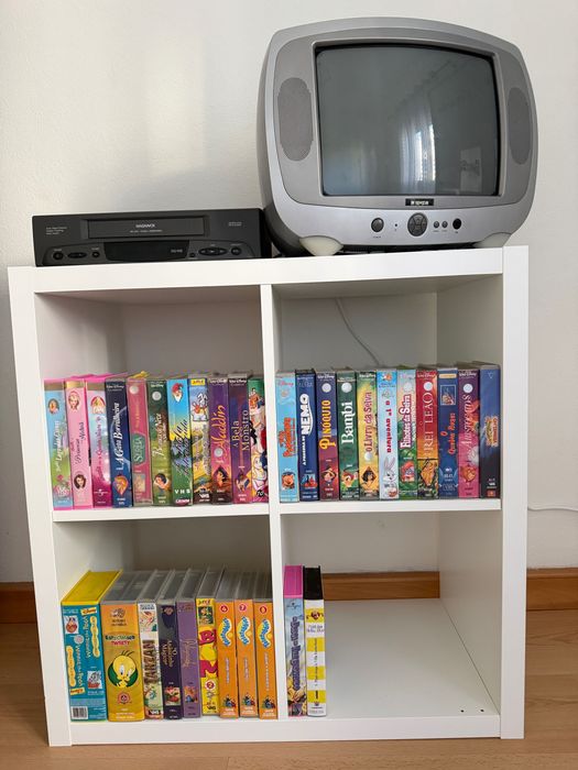 Conjunto VHS + cassetes + televisão