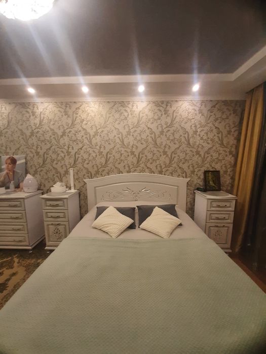 Продажа двухкомнатной квартиры с ремонтом в центре.