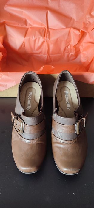 Sapatos Piccadilly originais em tom castanho, muito confortáveis e leves, com salto 7 cm, tamanho EU 36