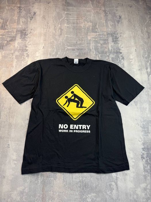 Футболка no entry work in progress