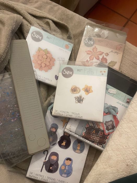 Sizzix Big Shot WhiteandGrey mais moldes Sizzix