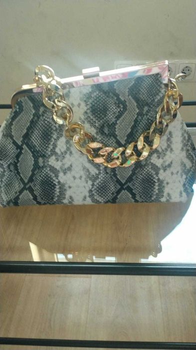 Bolças novas de estoque