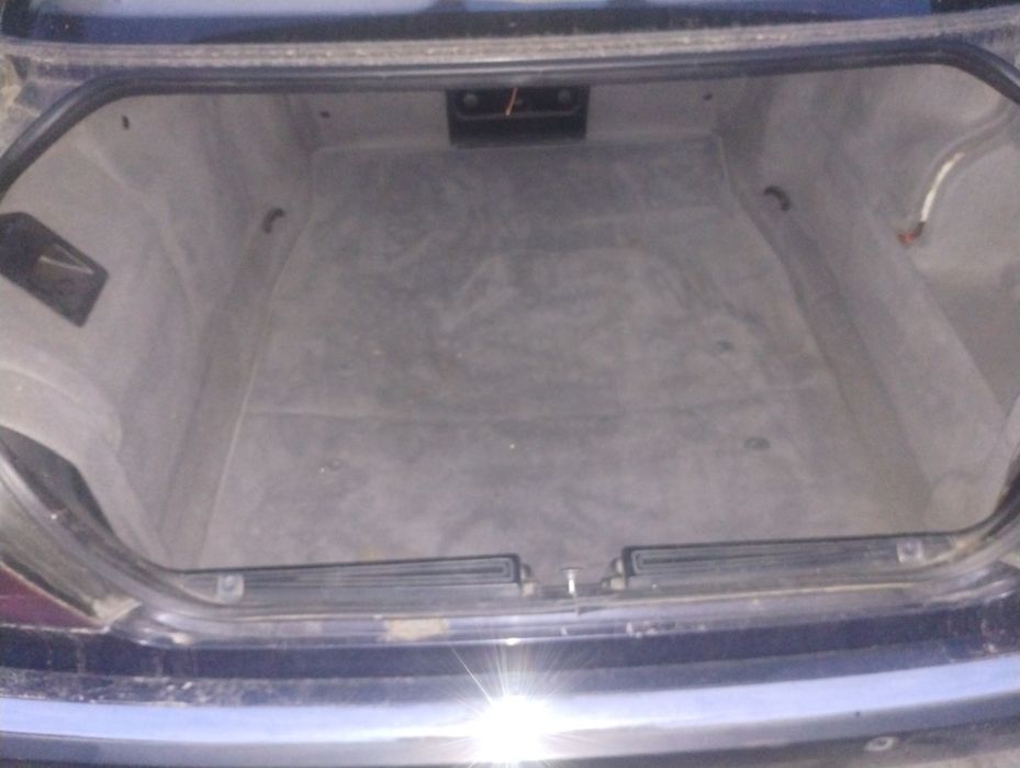 BMW 7 e38 wykładzina bagażnika podłoga tapicerka