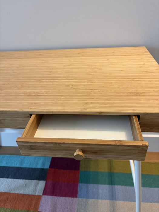 Secretaria Ikea lilasen