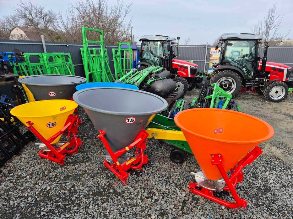 Лійка-розкидач-розсіювач мінеральних добрив для трактора
