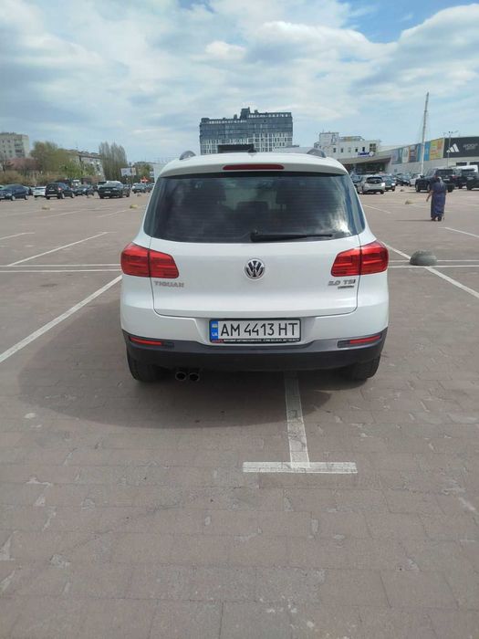 автомобіль фрльцваген тігуан