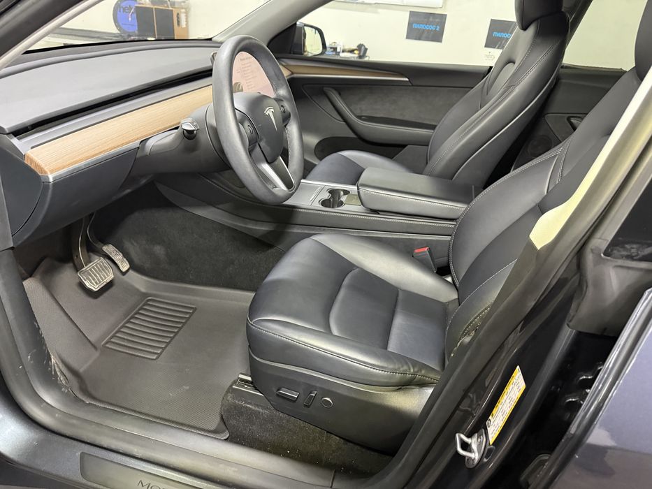 Tesla Model Y Long Range AWD, 7 місць