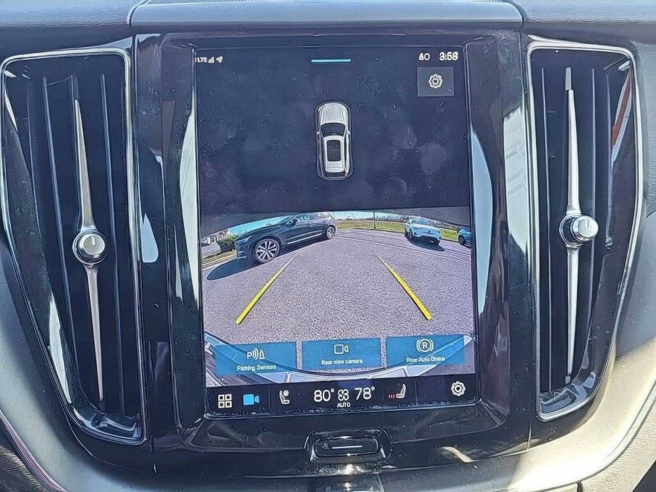 Volvo XC60 B5 Plus Dark Theme      2023