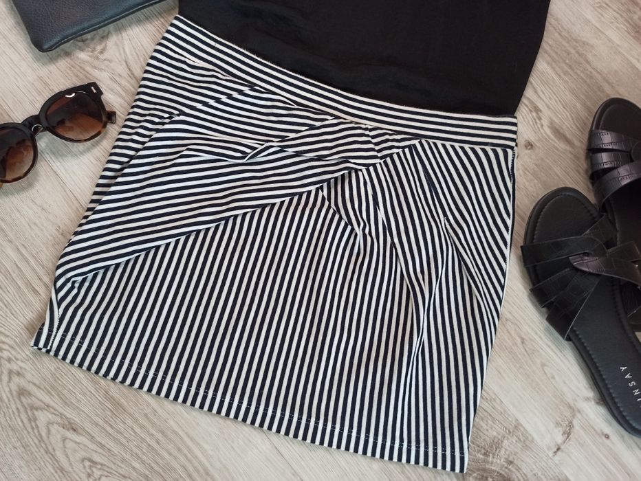 Spódniczka w paski Stradivarius