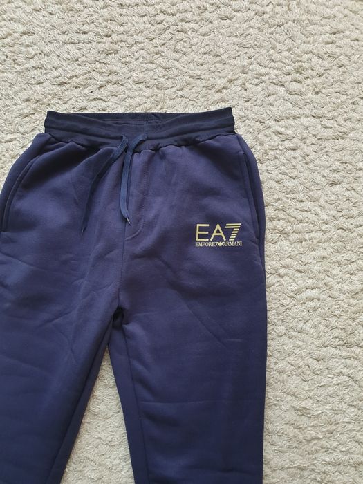 EA7 spodnie dresowe, rozmiar M, nowe, granatowe, z kieszeniami