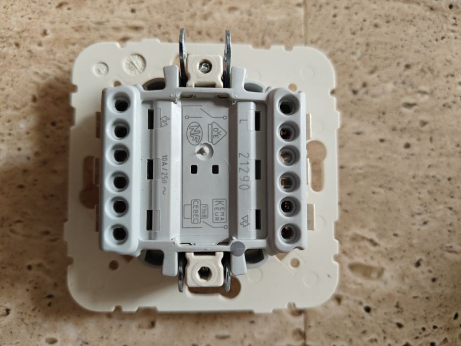 10 Comandos de estores eléctricos EFAPEL 21290