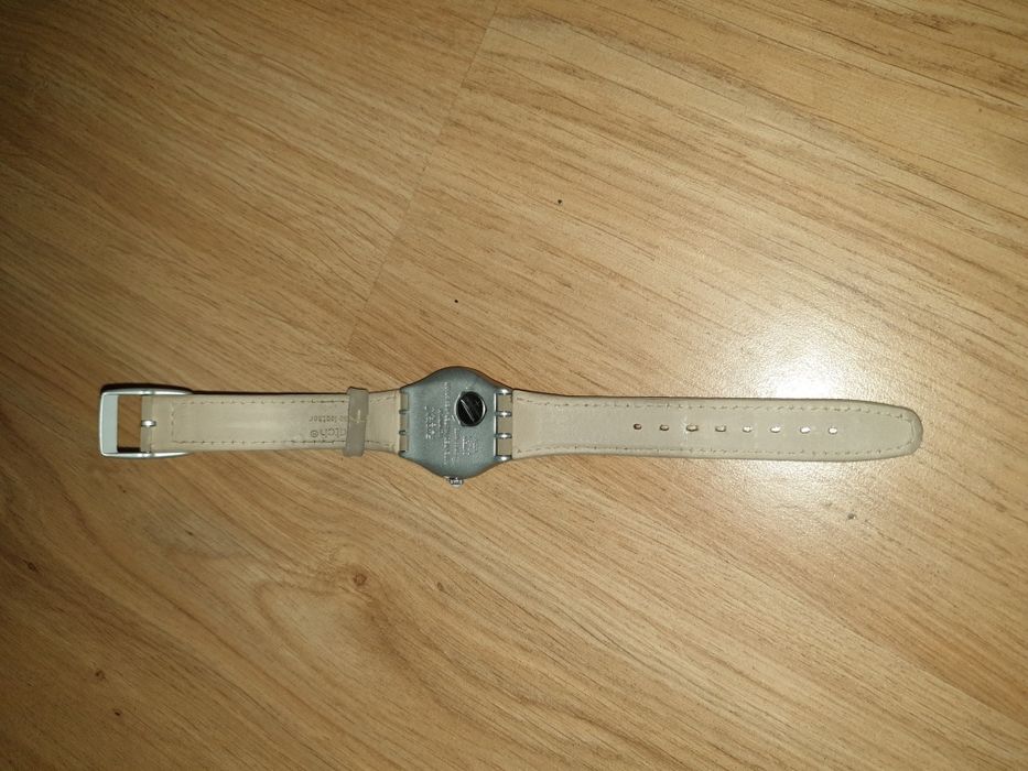 Vários relógios swatch