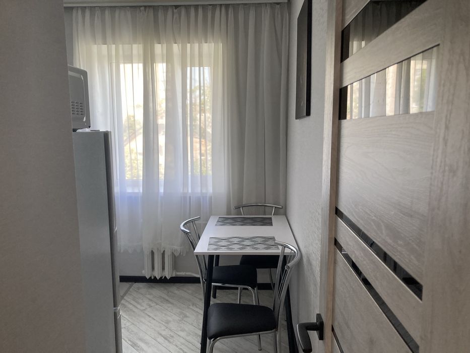 2-к центр,ЛЮКС,Грушевського,66,подобово,5 спальних,док.СМАРТ,біля парк