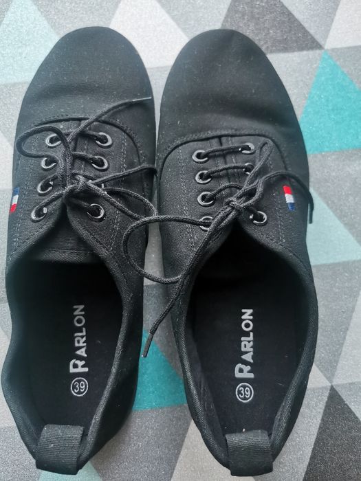 Nowe czarne trampki rozm. 39