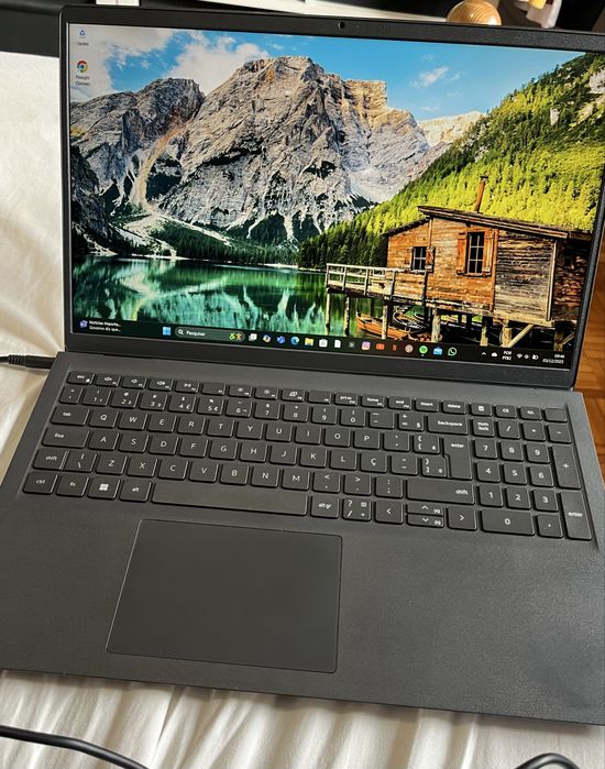 Vendo Notebook Dell com um ano e meio de uso