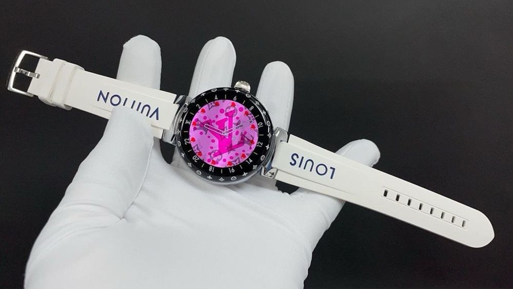 nowy modny zegarek analogowy