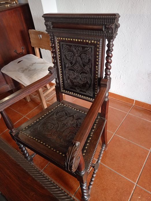 Secretária e cadeirão pau Santo antiguidades