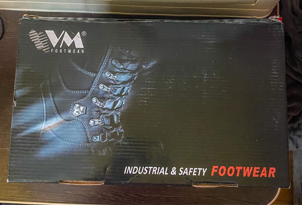 Робоче взуття VM Footwear (Industrial & Safety), нові