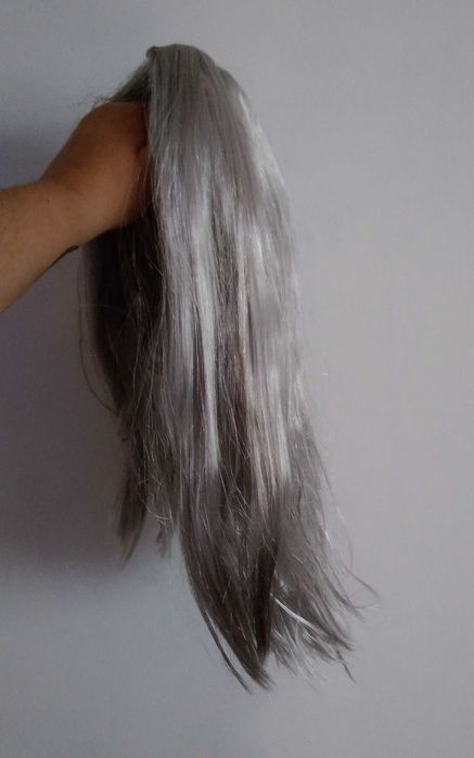 Carnaval: peruca cinza (cabelo sintético)