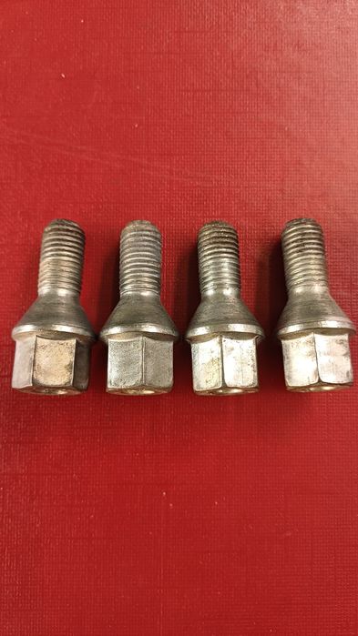 ŚRUBY montażowe do felg M 12 x 1,5, 8 sztuk.