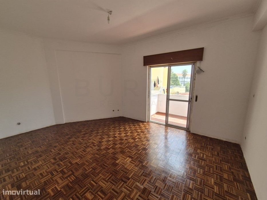 2-Bedroom Apartment in Pontinha
