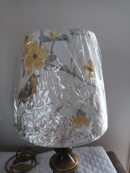 Par de candeeiros de mesa/cabeceira em latão