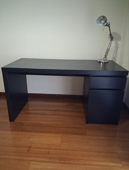 Secretária ikea como nova.