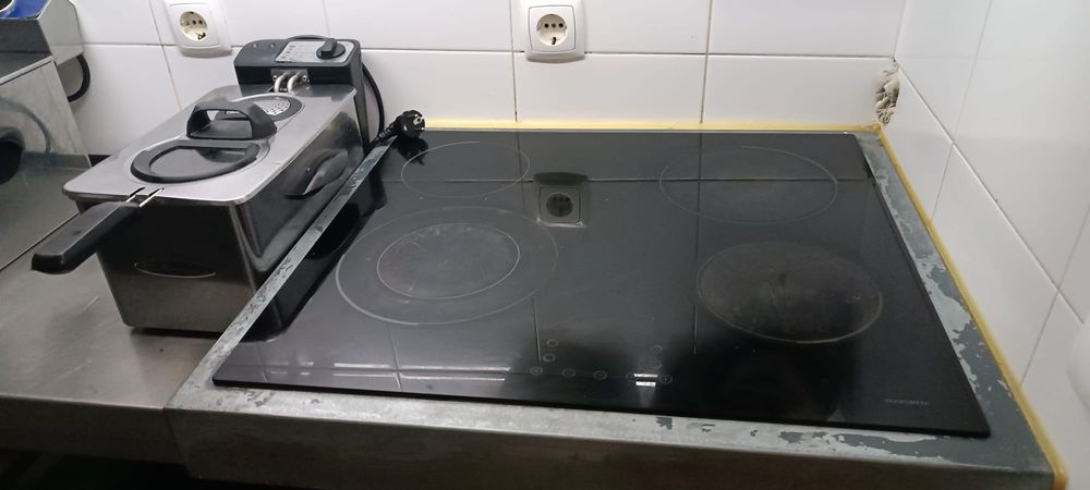 Trespasse de café completo, equipado e a funcionar no máximo