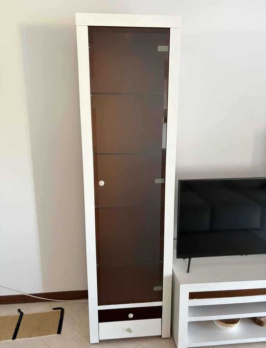 Móveis de sala com cristaleira