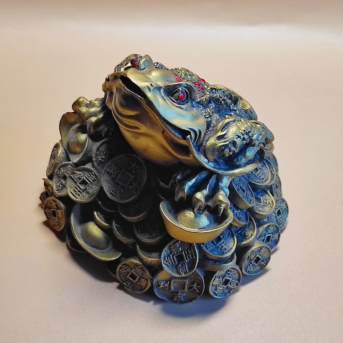 Статуэтка большая денежная трехлапая жаба Сань Чу