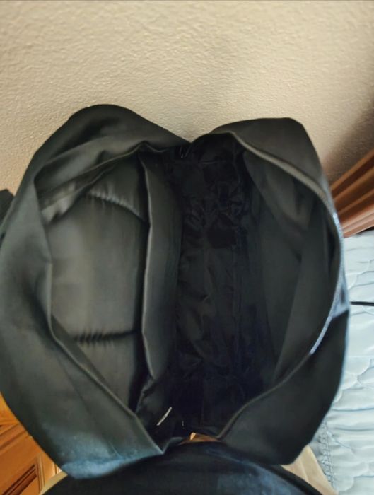 Mochila Escolar Preta, design moderno, prática da marca Ambar