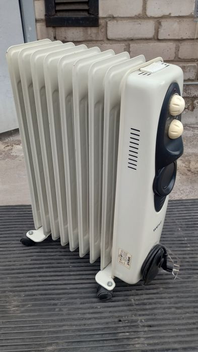 Обогреватель  масляный на ножках