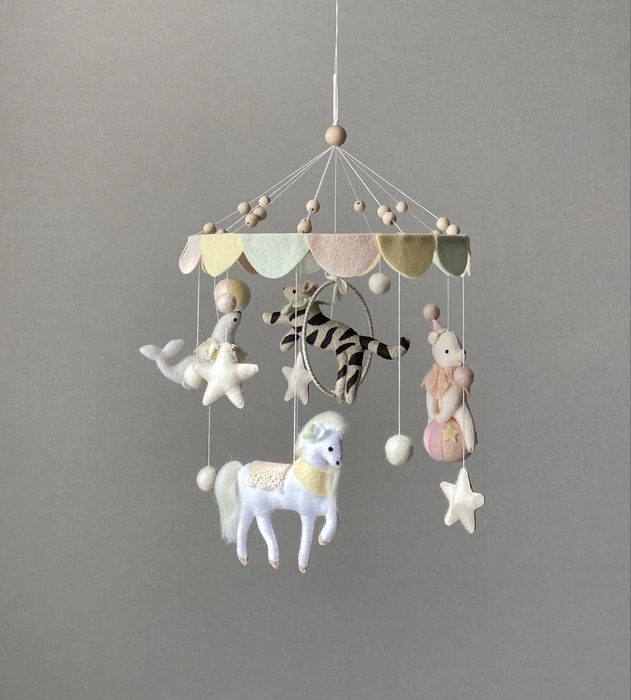 Дитячий мобіль для немовляти