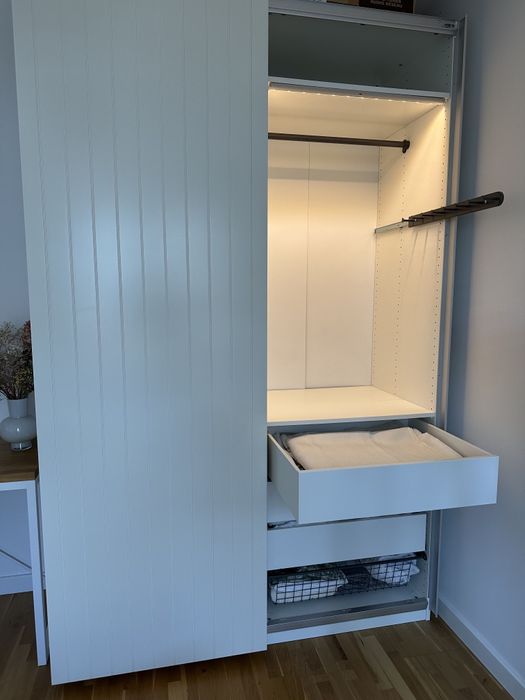 Szafa Ikea PAX z oświetleniem