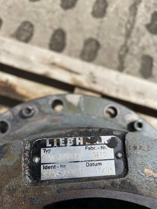 Reduktor obrotu sat 225/240 koparka liebherr a311