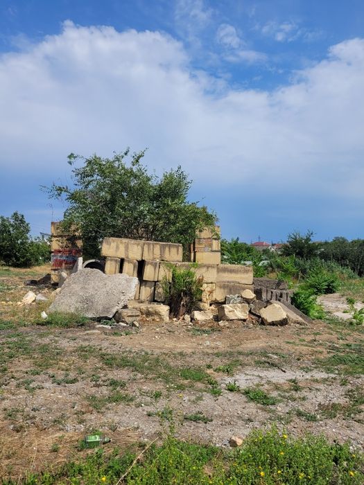 Продам участок с блоками в центре Усатово с широким фасадом!