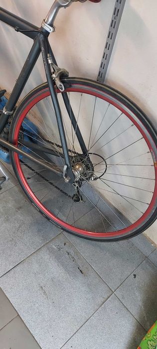 Bicicleta de corrida com vários extras
