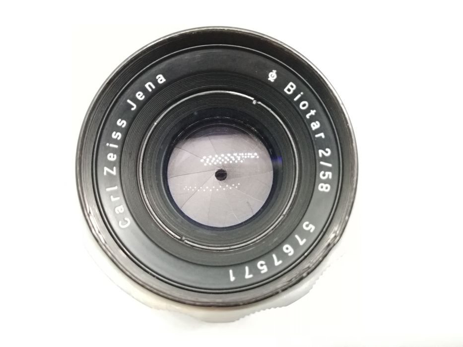 M42 Carl Zeiss Biotar 58mm 2.0 (Swirly bokeh)