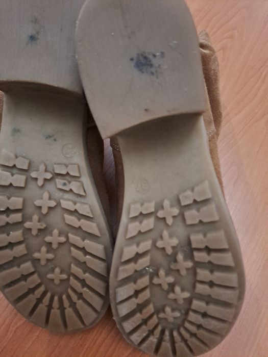 Botas castanhas camurça