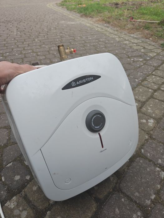 Bojler Ariston 10L 1200W
