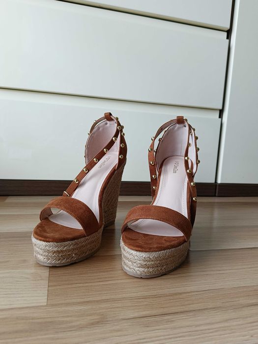 Nowe buty/sandałki DeeZee na koturnie