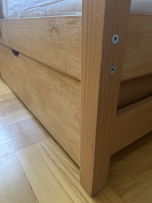 Bukowe łóżko dziecięce 160x80 z bezpieczną barierką
