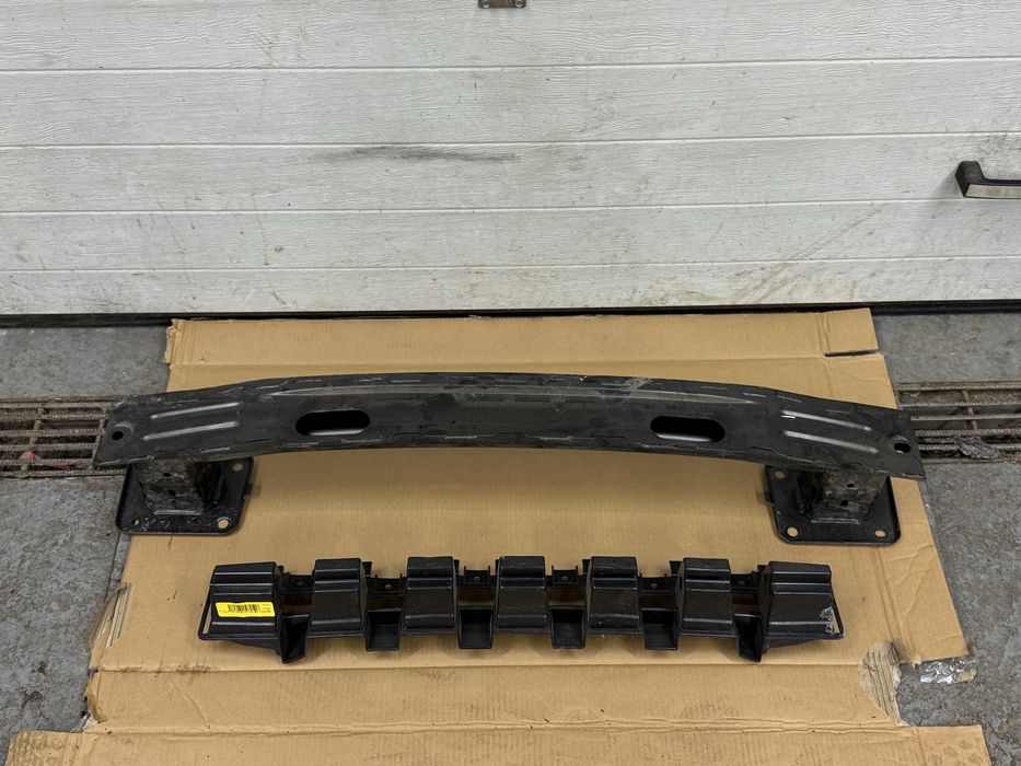 Підилювач абсорбер бампера Ford Escape MK4 2020-2025 kuga наповнювач